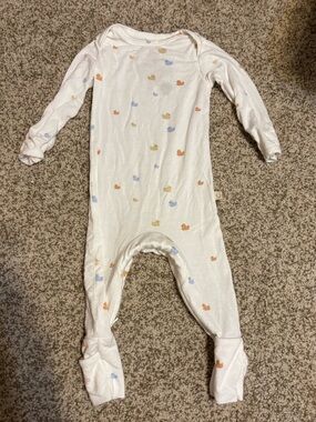 Gunamuna Organic Cotton White Baby One-Piece with Pastel Duck Print